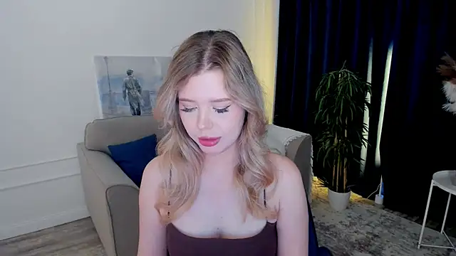 Snapshot of FollowLovee chatting on June 20, 4:04 am FollowLovee online show from June 20, 4:04 am