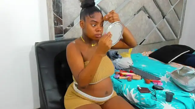 EvaxEmma online show from May 18, 1:50 pm