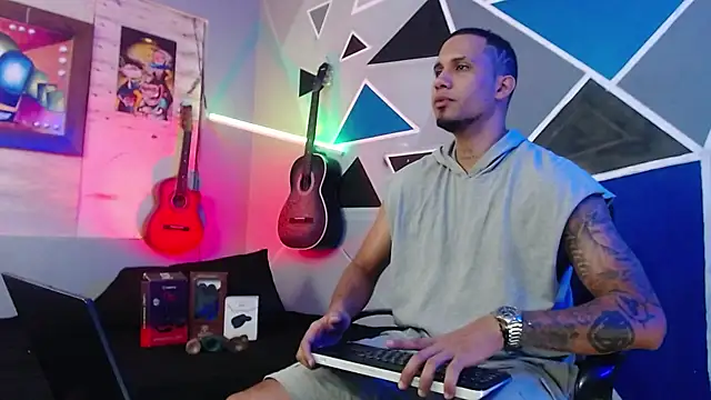 MagnusFrost online show from October 22, 4:13 am