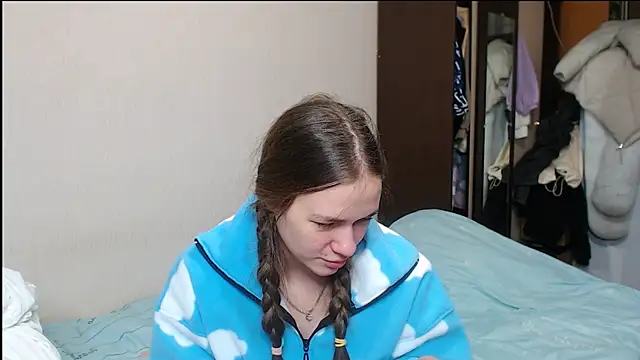 Snapshot of leila_bambi_ chatting on February 5, 3:20 pm leila bambi online show from February 5, 3:20 pm