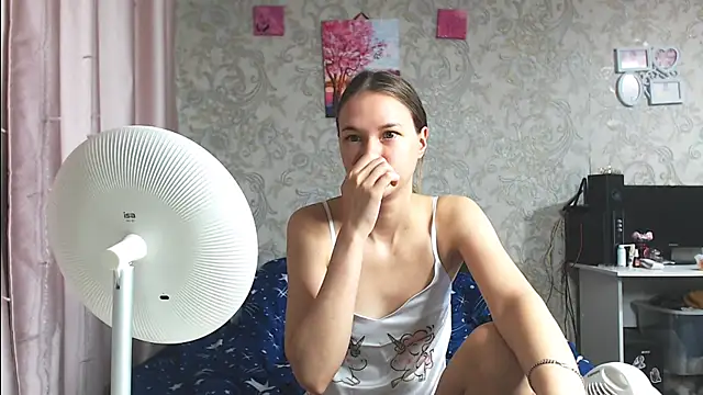 leila bambi  online show from November 2, 7:05 pm