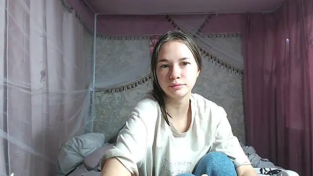 leila bambi  online show from November 22, 12:15 pm