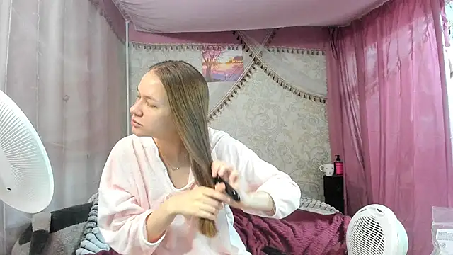 leila bambi  online show from May 13, 3:48 am