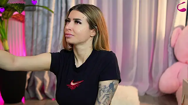 EvaSparks  online show from May 16, 10:30 pm