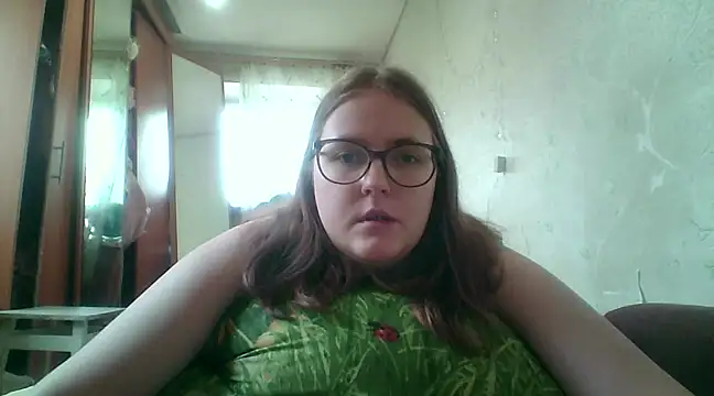 Snapshot of DesireMelissa chatting on February 14, 8:21 am DesireMelissa online show from February 14, 8:21 am