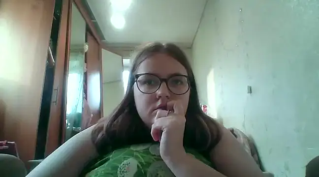 Snapshot of DesireMelissa chatting on February 14, 1:08 pm DesireMelissa online show from February 14, 1:08 pm