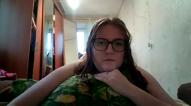 Snapshot of DesireMelissa chatting on February 19, 2:34 pm DesireMelissa online show from February 19, 2:34 pm