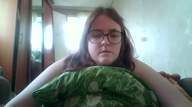 Snapshot of DesireMelissa chatting on February 22, 7:56 am DesireMelissa online show from February 22, 7:56 am