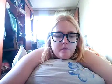 DesireMelissa online show from October 8, 7:39 am