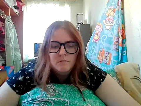 Snapshot of DesireMelissa chatting on June 27, 7:02 am DesireMelissa online show from June 27, 7:02 am
