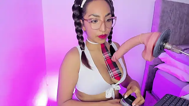 Snapshot of Leticia_brownn1 chatting on April 21, 7:50 pm Leticia brownn1 online show from April 21, 7:50 pm