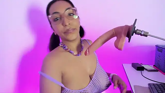 Snapshot of Leticia_brownn1 chatting on May 13, 7:33 pm Leticia brownn1 online show from May 13, 7:33 pm