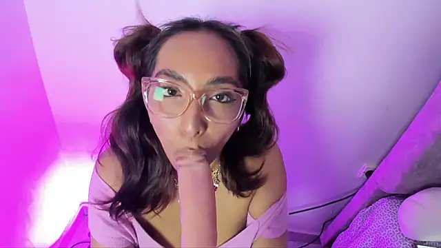 Snapshot of Leticia_brownn1 chatting on May 20, 7:42 pm Leticia brownn1 online show from May 20, 7:42 pm