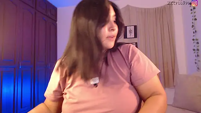 Snapshot of Zetrionn chatting on October 6, 2:53 am Zetrionn online show from October 6, 2:53 am