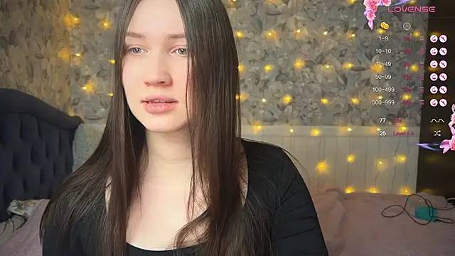 ChloeMillerMeow online show from March 13, 8:37 am