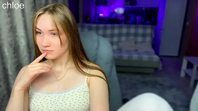 ChloeMillerMeow online show from October 7, 7:11 pm