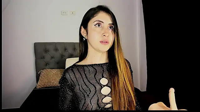 Nicol Swift  online show from February 3, 8:35 am