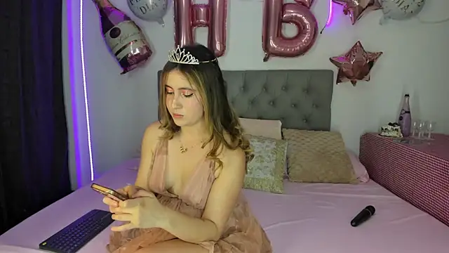 Nicol Swift  online show from September 14, 12:10 am