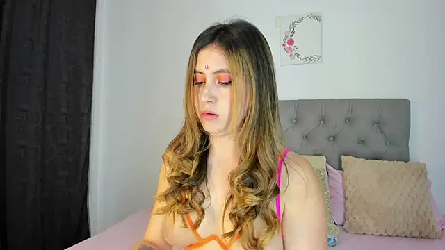 Nicol Swift  online show from October 24, 11:56 pm