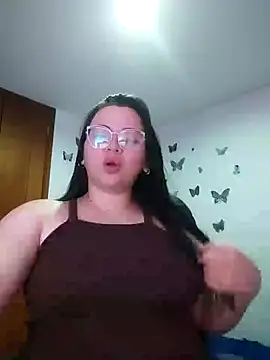 Snapshot of Sarahros1 chatting on January 29, 2:19 am Sarahros1 online show from January 29, 2:19 am