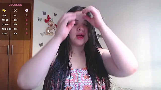 Snapshot of Sarahros1 chatting on March 10, 10:55 pm Sarahros1 online show from March 10, 10:55 pm