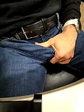 alessandroman2114 online show from December 17, 5:52 pm