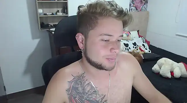 Snapshot of JOHANLEON1 chatting on March 18, 12:27 am JOHANLEON1 online show from March 18, 12:27 am