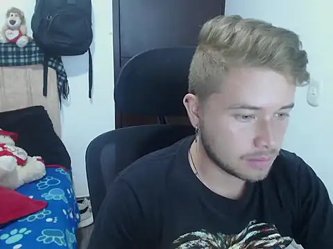 Snapshot of JOHANLEON1 chatting on October 3, 2:47 pm JOHANLEON1 online show from October 3, 2:47 pm