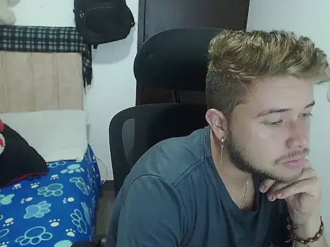 Snapshot of JOHANLEON1 chatting on October 21, 5:35 pm JOHANLEON1 online show from October 21, 5:35 pm