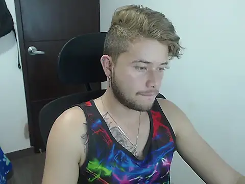 Snapshot of JOHANLEON1 chatting on October 24, 2:35 pm JOHANLEON1 online show from October 24, 2:35 pm