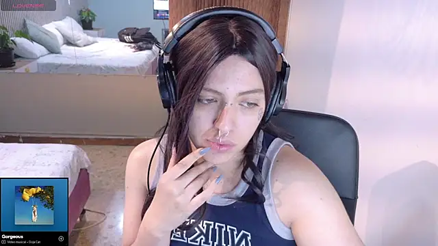 Snapshot of Eli666uwu chatting on October 2, 6:04 pm Eli666uwu online show from October 2, 6:04 pm