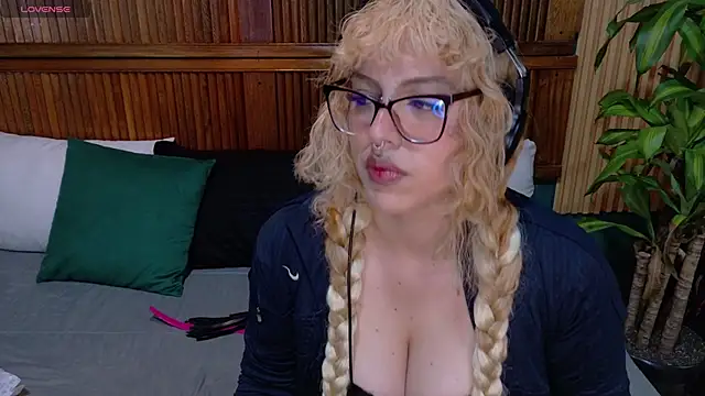 Snapshot of Eli666uwu chatting on October 14, 9:48 pm Eli666uwu online show from October 14, 9:48 pm