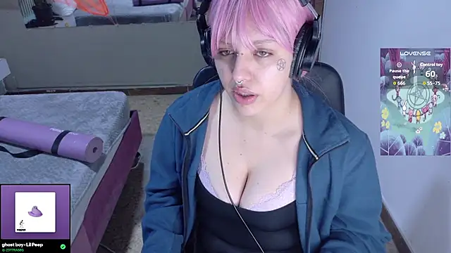 Snapshot of Eli666uwu chatting on October 20, 4:07 pm Eli666uwu online show from October 20, 4:07 pm