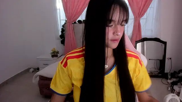 Snapshot of keiilaa chatting on June 17, 8:32 pm keiilaa online show from June 17, 8:32 pm