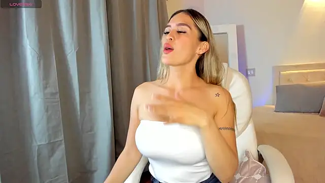 Snapshot of megan_connor_ chatting on October 12, 1:59 am megan connor online show from October 12, 1:59 am