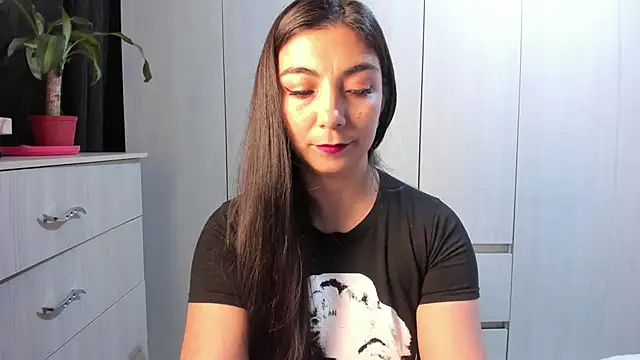 Karla hernandez  online show from May 21, 10:44 am