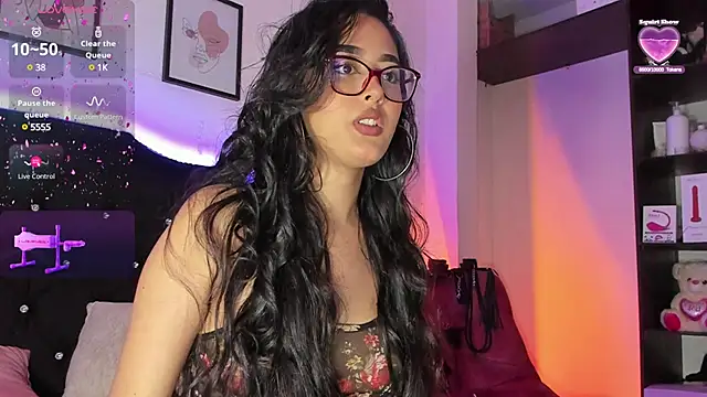 Snapshot of dana476704 chatting on February 22, 3:01 am dana476704 online show from February 22, 3:01 am