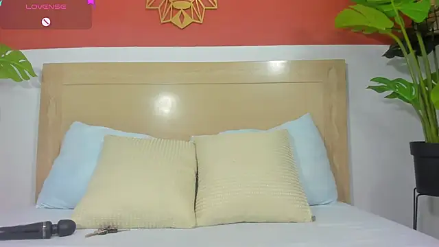 Snapshot of lili_cardenas_ chatting on April 1, 2:34 am lili cardenas online show from April 1, 2:34 am