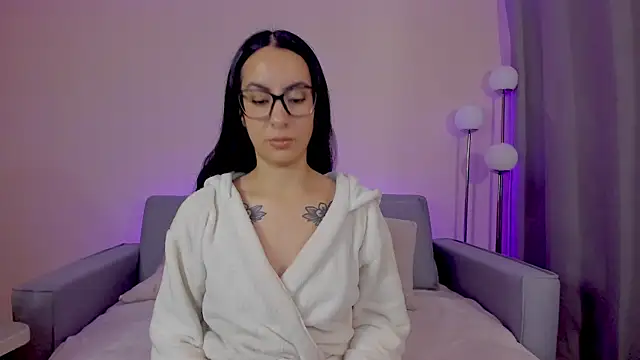 Snapshot of miadaniells_hot chatting on April 21, 12:00 pm miadaniells hot online show from April 21, 12:00 pm