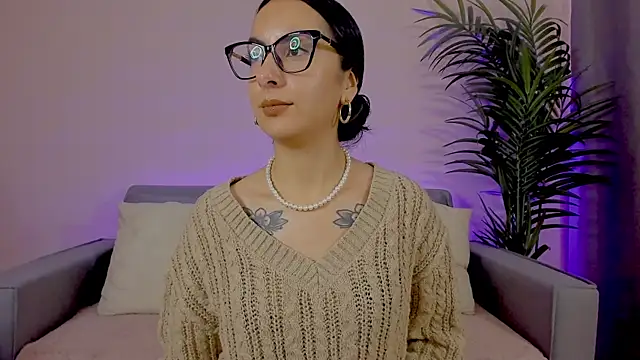 Snapshot of miadaniells_hot chatting on April 30, 1:06 pm miadaniells hot online show from April 30, 1:06 pm
