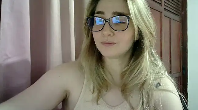 Snapshot of katy_pp chatting on January 10, 3:18 am katy pp online show from January 10, 3:18 am