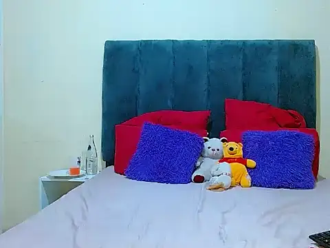 curvycloe1 online show from October 18, 4:30 pm