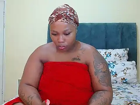 curvycloe1 online show from April 21, 7:03 am