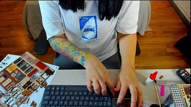 Snapshot of KatherineBond chatting on September 23, 7:17 pm KatherineBond online show from September 23, 7:17 pm