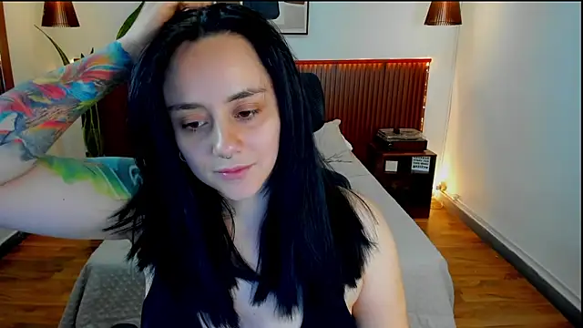 Snapshot of KatherineBond chatting on September 24, 7:28 pm KatherineBond online show from September 24, 7:28 pm