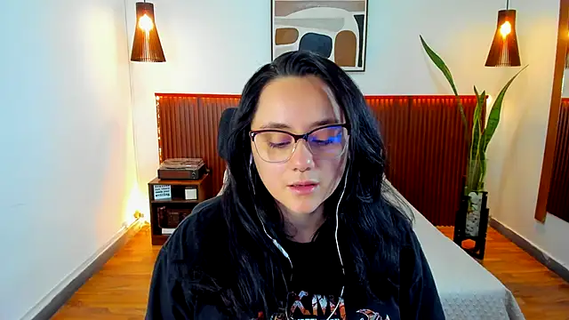 Snapshot of KatherineBond chatting on October 2, 7:43 pm KatherineBond online show from October 2, 7:43 pm