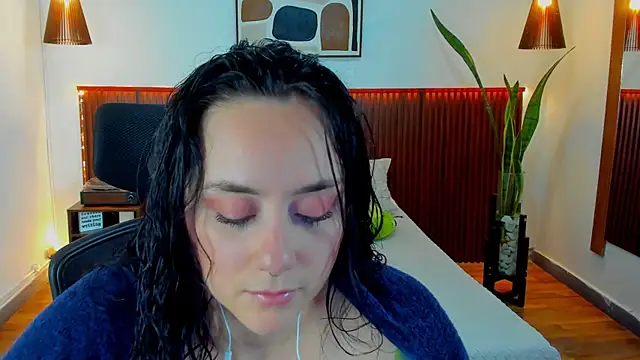 Snapshot of KatherineBond chatting on October 9, 7:56 pm KatherineBond online show from October 9, 7:56 pm