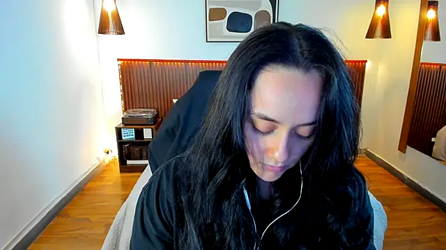 Snapshot of KatherineBond chatting on October 10, 7:13 pm KatherineBond online show from October 10, 7:13 pm