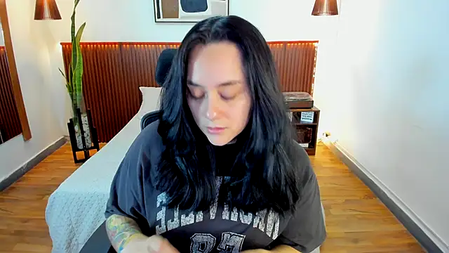 Snapshot of KatherineBond chatting on October 15, 7:47 pm KatherineBond online show from October 15, 7:47 pm