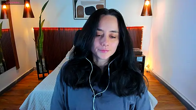 Snapshot of KatherineBond chatting on October 21, 7:47 pm KatherineBond online show from October 21, 7:47 pm